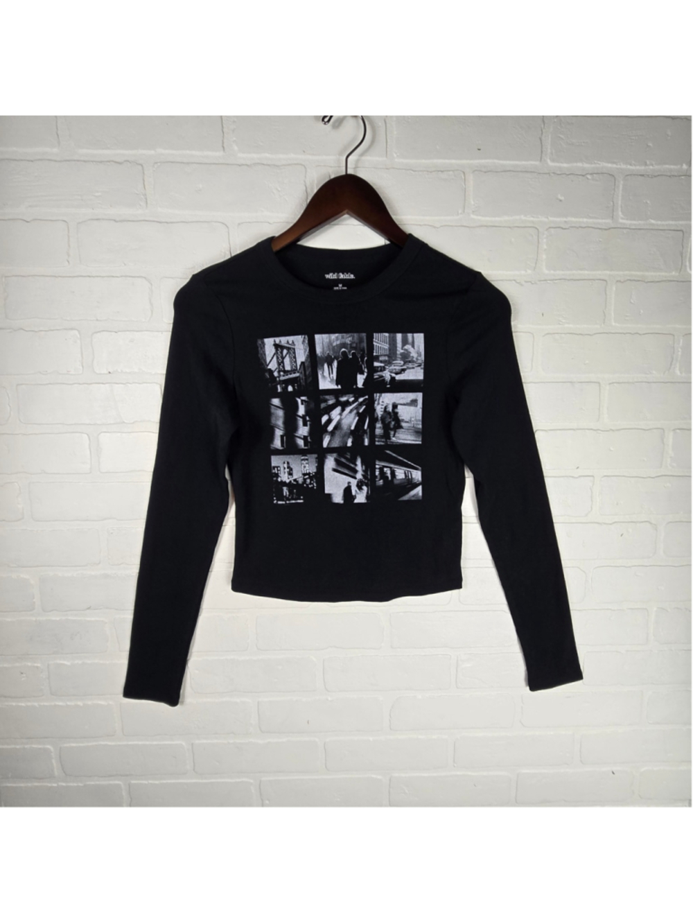 Women's Wild Fable Black Long Sleeve Graphic Tee Size M